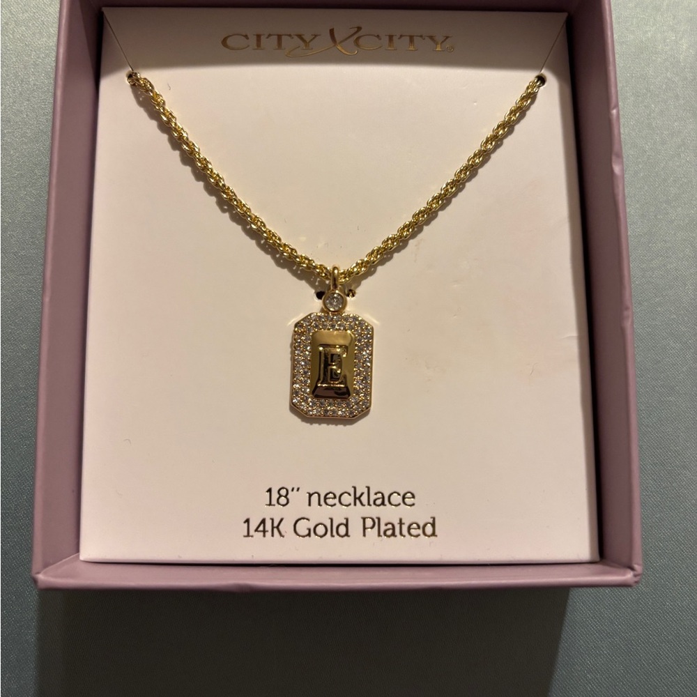 E Initial pendant necklace 18 in chain gold sparkling stones